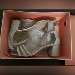 Nina Nagida Silver Sandal Embellished Rhinestone Block Heel Sandal EUC 8